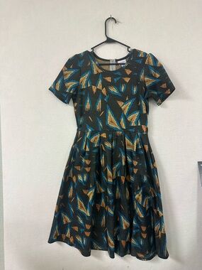 LULAROE Smooth Stretch Triangle Print Pleated Amelia Dress Size Medium